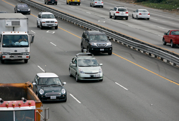 Rẽ, chuyển làn không xi-nhan phương tiện bị phạt bao nhiêu?