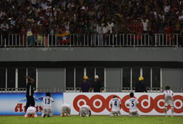 Điểm tin tối 3/8: Tuyển nữ Myanmar quỳ lạy xin CĐV ngừng quá khích