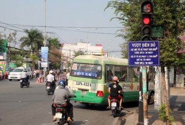 Người dân Việt và câu chuyện đèn giao thông