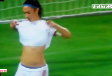 VIDEO: Pha bỏ lỡ không tưởng của cầu thủ nữ ở giải U19 châu Âu