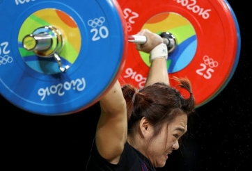VIDEO: Cử tạ nữ mang về tấm HCV thứ 2 cho Thái Lan ở Olympic 2016