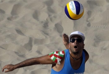 VIDEO: VĐV bóng chuyền phát bóng 'siêu dị' ở Olympic 2016