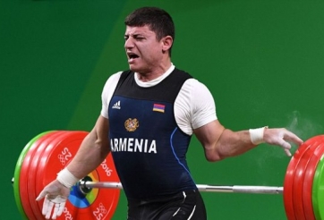 VIDEO: VĐV cử tạ gặp tai nạn kinh hoàng ở Olympic 2016