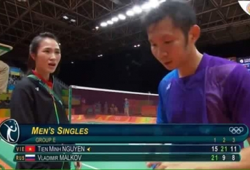 Thiếu HLV, Vũ Thị Trang sắm vai 'chỉ đạo' Tiến Minh ở trận ra quân