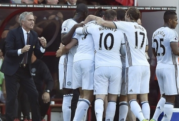 Thi đấu 15 phút, sao M.U vẫn làm nên lịch sử