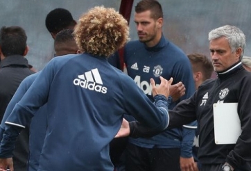 Jose Mourinho đề cập tới Fellaini trước CĐV M.U