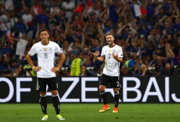 Thương vụ Mustafi khó thành vì Arsenal 'keo kiệt'