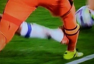 VIDEO: Pha vào bóng kinh hoàng của Diego Costa với thủ môn West Ham