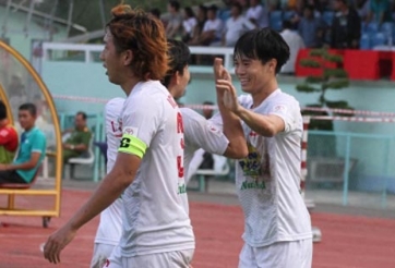 Cầu thủ HAGL nhập viện gấp sau trận thắng Long An