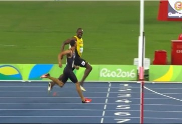 VIDEO: Usain Bolt dễ dàng về nhất ở bán kết 200m (Olympic 2016)