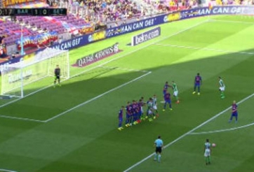 VIDEO: Cú sút phạt thành bàn đẹp mắt của cầu thủ Real Betis vs Barca