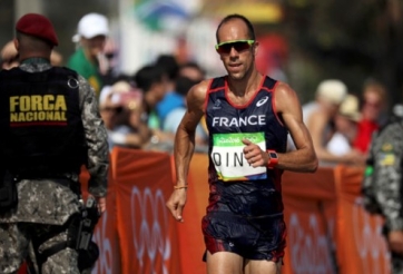 VIDEO: Kỷ lục gia bị tiêu chảy vẫn cố hoàn thành 50 km đi bộ