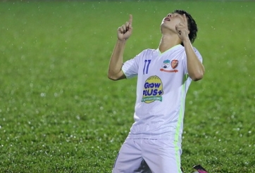 Tiền vệ HAGL nhận thưởng nóng trên sân Pleiku