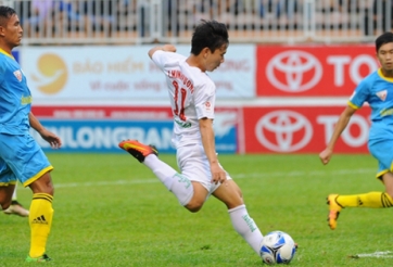 HAGL đặt 1 chân tới đích trụ hạng