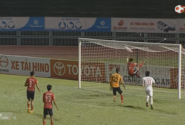 Cộng đồng mạng quốc tế thán phục pha cứu thua tại V-League