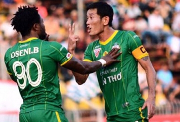 Trung vệ ĐT Việt Nam bị phạt nặng vì xúc phạm trọng tài