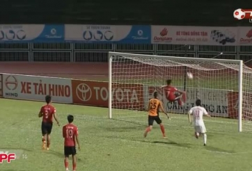 VIDEO: Pha cứu thua gây bão mạng quốc tế tại vòng 21 V-League