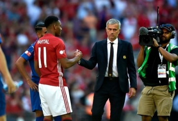 Anthony Martial nhận lời cảnh báo từ Mourinho