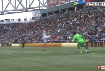 VIDEO: Khi các thủ môn biểu diễn skill cực 'chất'