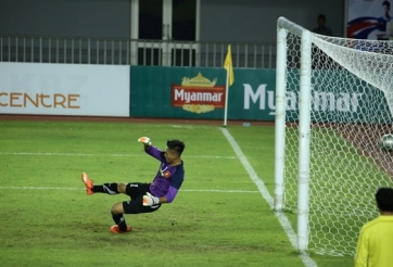VIDEO: Hành động không đẹp của thủ môn U19 Việt Nam trước U19 Myanmar