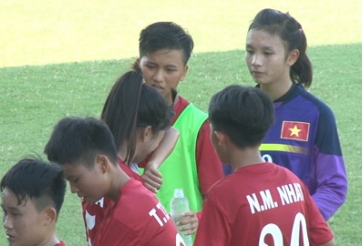 VIDEO: Nữ cầu thủ U16 Việt Nam 'khóc nhè' vì bỏ lỡ cơ hội