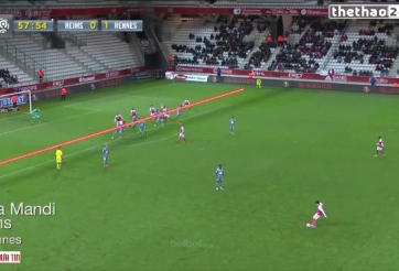 VIDEO: Màn bẫy việt vị thảm họa hiếm thấy