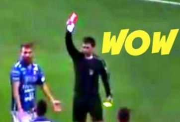 VIDEO: Cầu thủ nhận thẻ đỏ hy hữu vì ăn mừng kiểu 'tự sướng'