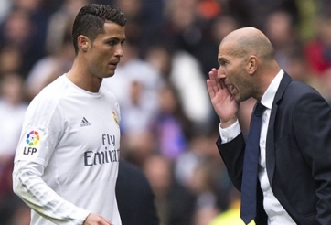 Ronaldo lại đưa HLV Zidane lên ‘mây xanh’