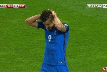 VIDEO: Giroud dứt điểm 'vô duyên' khi đối mặt thủ môn đối phương