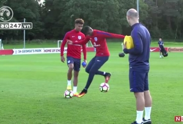 VIDEO: Rashford phô diễn kỹ thuật trên sân tập U21 Anh