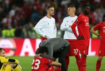 Vì 'sao' MU, Liverpool bị chính nhà tài trợ của mình ‘đá đểu’