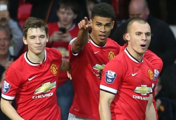 Sao trẻ M.U đi học kỹ năng ngã từ diễn viên xiếc