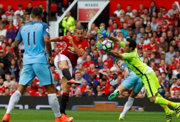 VIDEO: Ibrahimovic rút ngắn tỷ số xuống còn 1-2 cho Man Utd