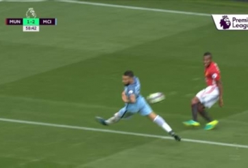 VIDEO: Tình huống mất pen gây tranh cãi của Man Utd