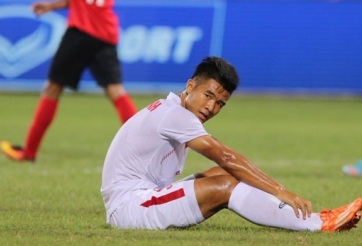 VIDEO: Pha bỏ lỡ khó tin của Đức Chinh