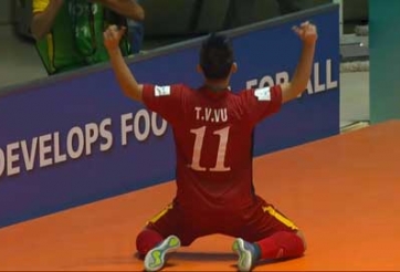 VIDEO: Văn Vũ ấn định chiến thắng 4-2 cho ĐT Việt Nam