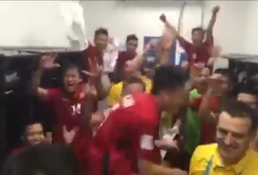 ĐT Futsal Việt Nam ăn mừng cuồng nhiệt trong phòng thay đồ
