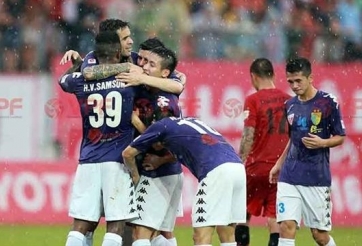 VPF mua 4 chiếc cúp vô địch cho ngày hạ màn V-League