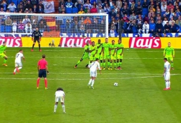 VIDEO: Ronaldo lập kỷ lục sút phạt thành bàn ở Champions League