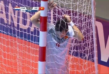 VIDEO: Trần Long Vũ phản lưới nhà (Việt Nam 0-4 Paraguay)