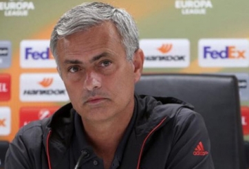 Thua 2 trận, Mourinho tiết lộ cầu thủ MU sẽ chiêu mộ