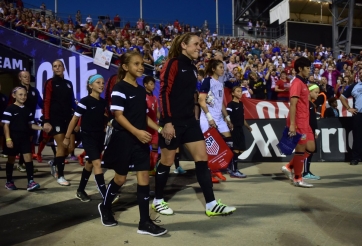 VIDEO: Tuyển nữ Thái Lan thảm bại 0-9 trước Mỹ