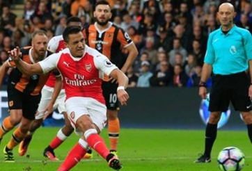 HLV Wenger không hiểu sao Sanchez lại đá penalty
