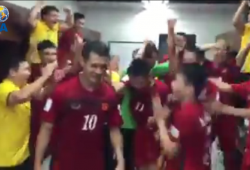 VIDEO: ĐT Futsal Việt Nam ăn mừng chiến tích lịch sử