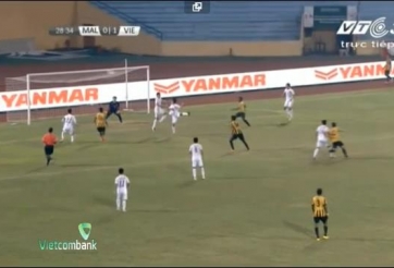 VIDEO: Tình huống suýt phản lưới nhà của cầu thủ U19 Việt Nam