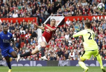 VIDEO: Ibra bỏ lỡ sau màn phối hợp tấn công tuyệt đẹp với Pogba