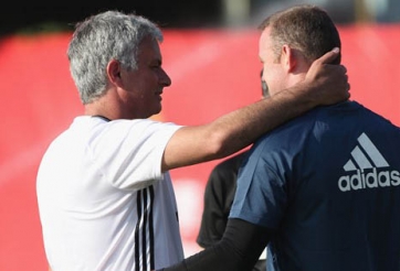 Mourinho tuyên bố có thể 'trảm' Rooney bất cứ lúc nào