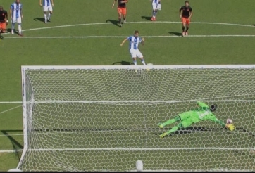 Thủ môn đi vào lịch sử La Liga bằng pha cản phạt đền