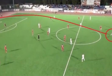 VIDEO: Siêu phẩm sút phạt thành bàn từ 70m