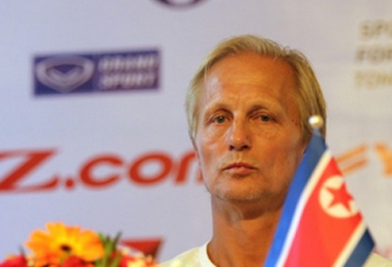 HLV Triều Tiên đổ lỗi cho cầu thủ sau khi thua sốc Việt Nam